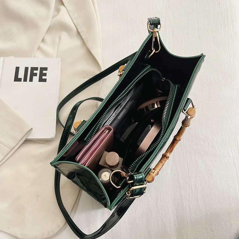 Bolso carryall de mujer de poliuretano con estampado de cocodrilo