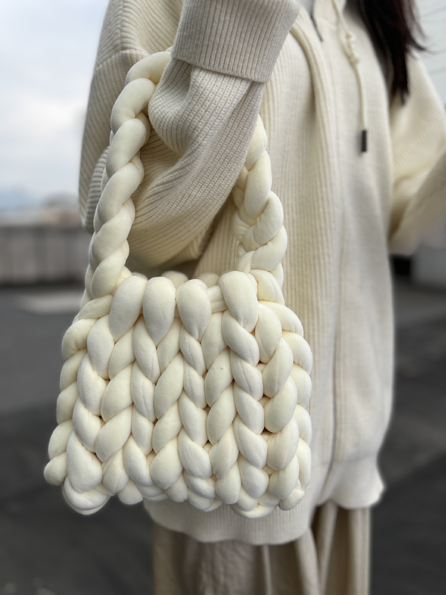 Bolso bandolera rectangular de terciopelo artesanal