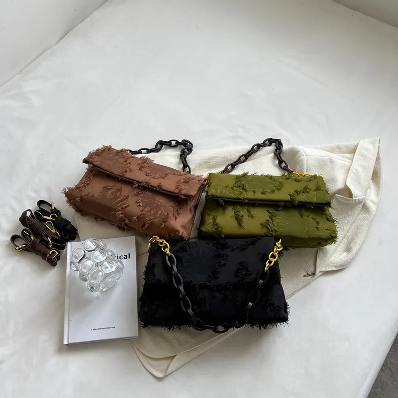 Cartera con eslabones baguette