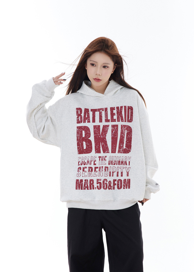Sudadera con capucha de manga larga con tipografía urbana