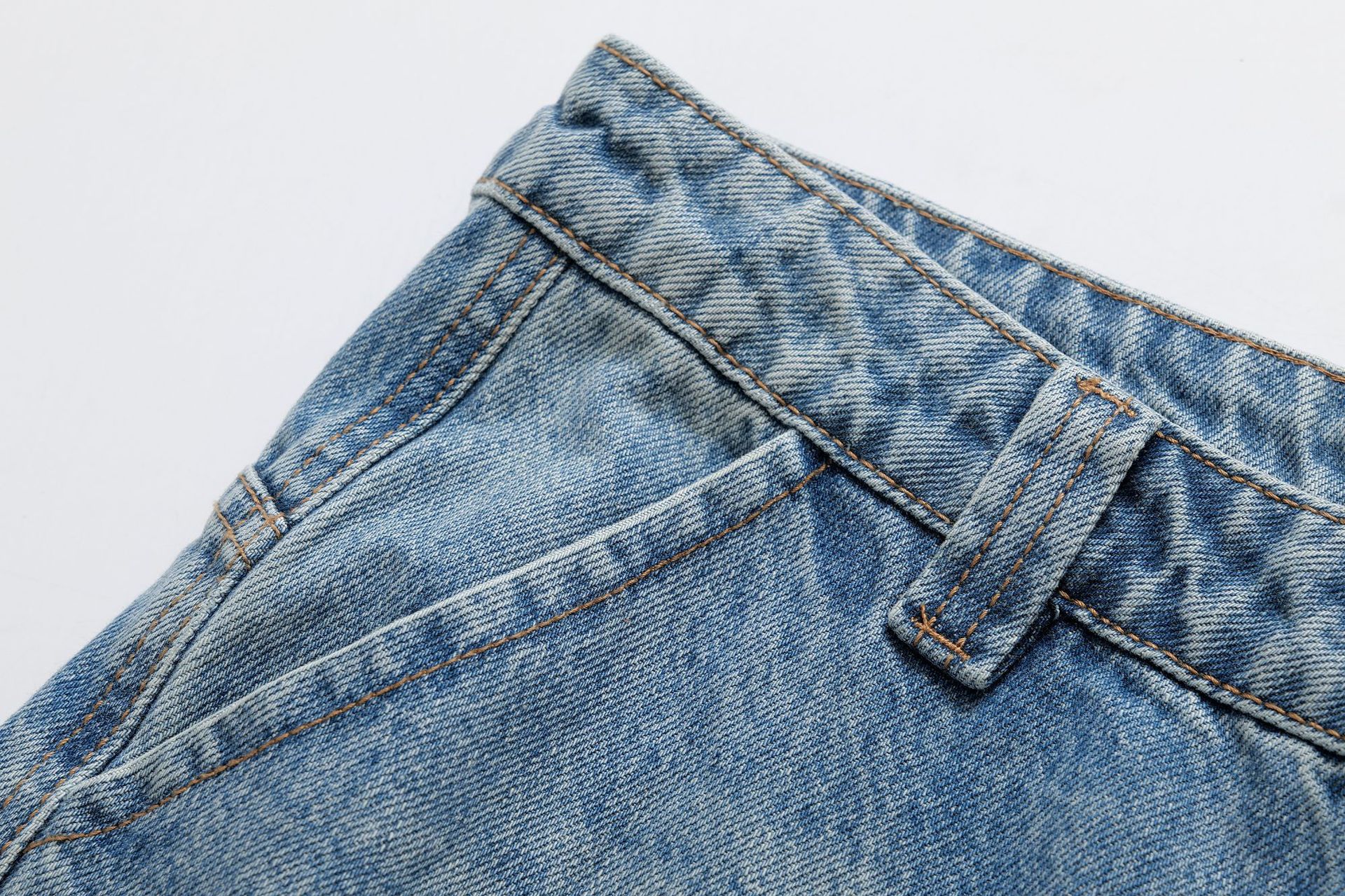 Pantalones de mezclilla de corte holgado y largo completo