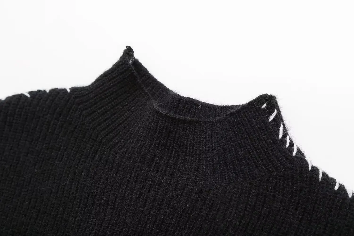 Suéter de poliéster de dos tonos con cuello alto para señoras