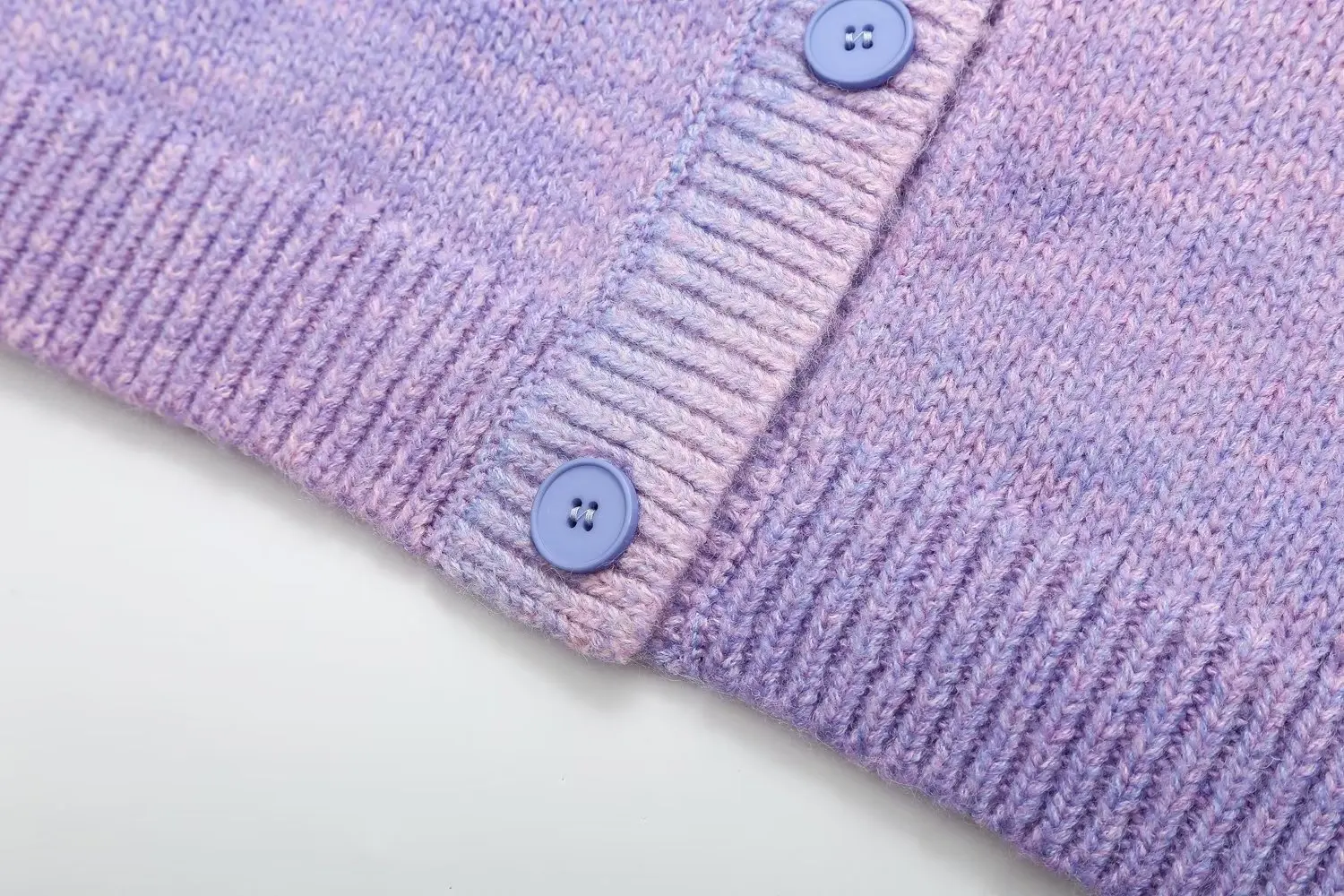 Damas cardigan holgado de otoño con escote profundo, botones frontales y diseño de remolinos