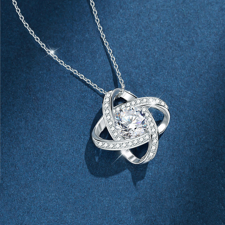 Collar pavé de trébol de cuatro hojas de la suerte