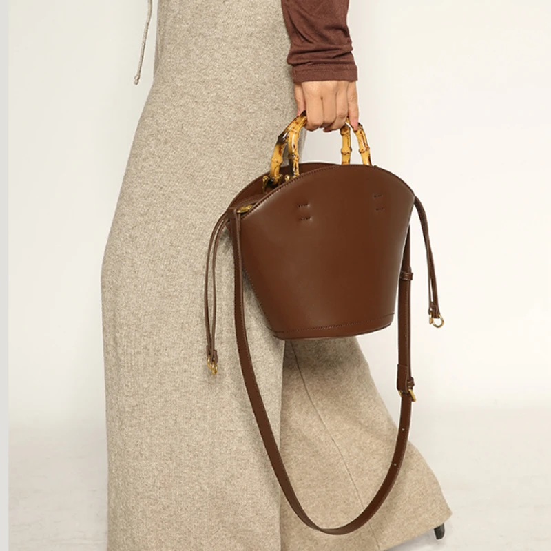 Bolso bandolera de mujer de mango de madera y cuerpo de barril de fibra Sufiber