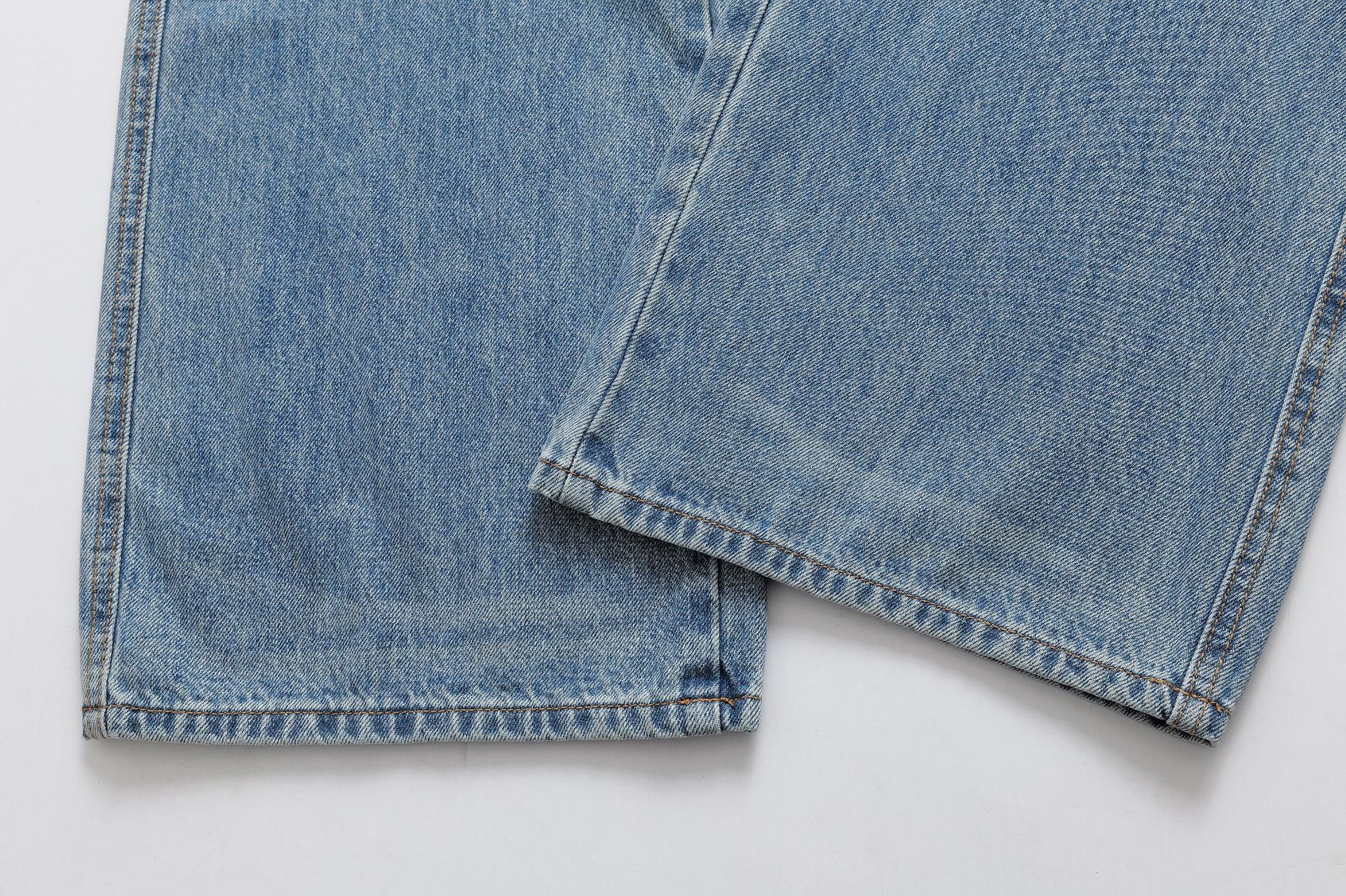 Pantalones de mezclilla de corte holgado y largo completo