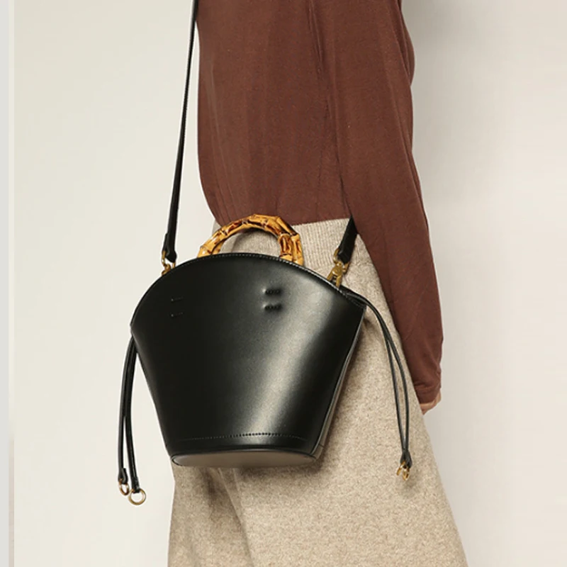 Bolso bandolera de mujer de mango de madera y cuerpo de barril de fibra Sufiber