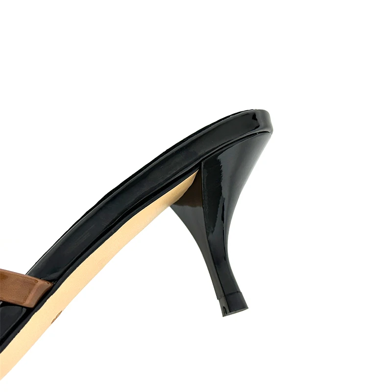 Mujeres slippers de noche de ajuste ancho con tacón stiletto y recortes