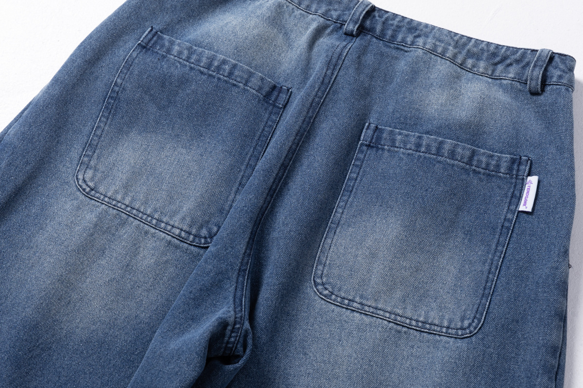 Jeans de mezclilla desgastada de corte relajado