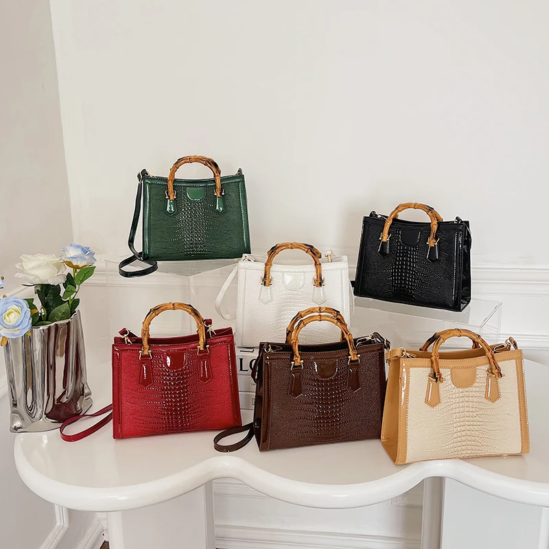 Bolso carryall de mujer de poliuretano con estampado de cocodrilo