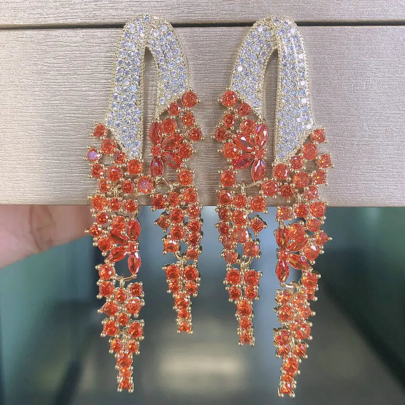 Aretes colgantes de flecos de circonita bañados en oro