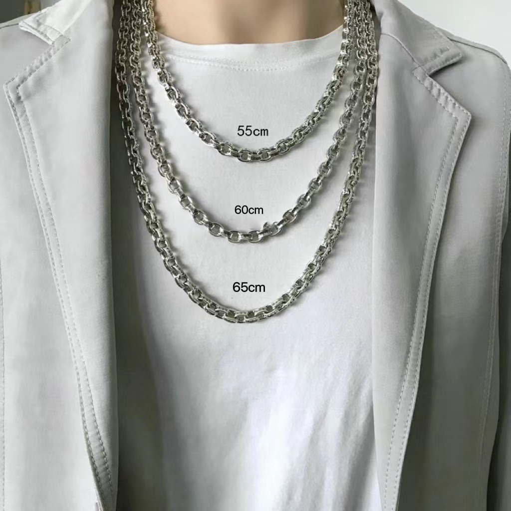 Collar de crucifijo de cobre
