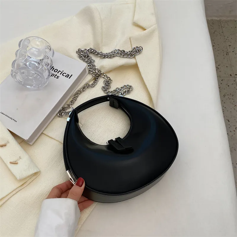 Mini bolso hobo metálico para mujer con correa de eslabones