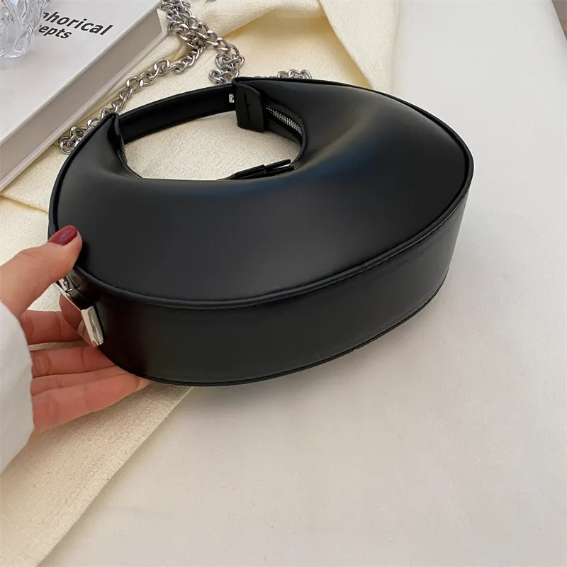Mini bolso hobo metálico para mujer con correa de eslabones