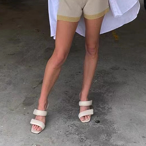 Stone patterned square toe irregular heel high heel slippers with a straight line and one foot kick