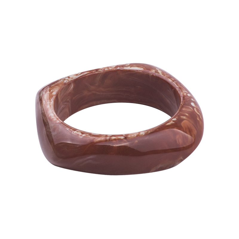 Pulsera para mujer retro multicolor de plástico gruesa con colgantes