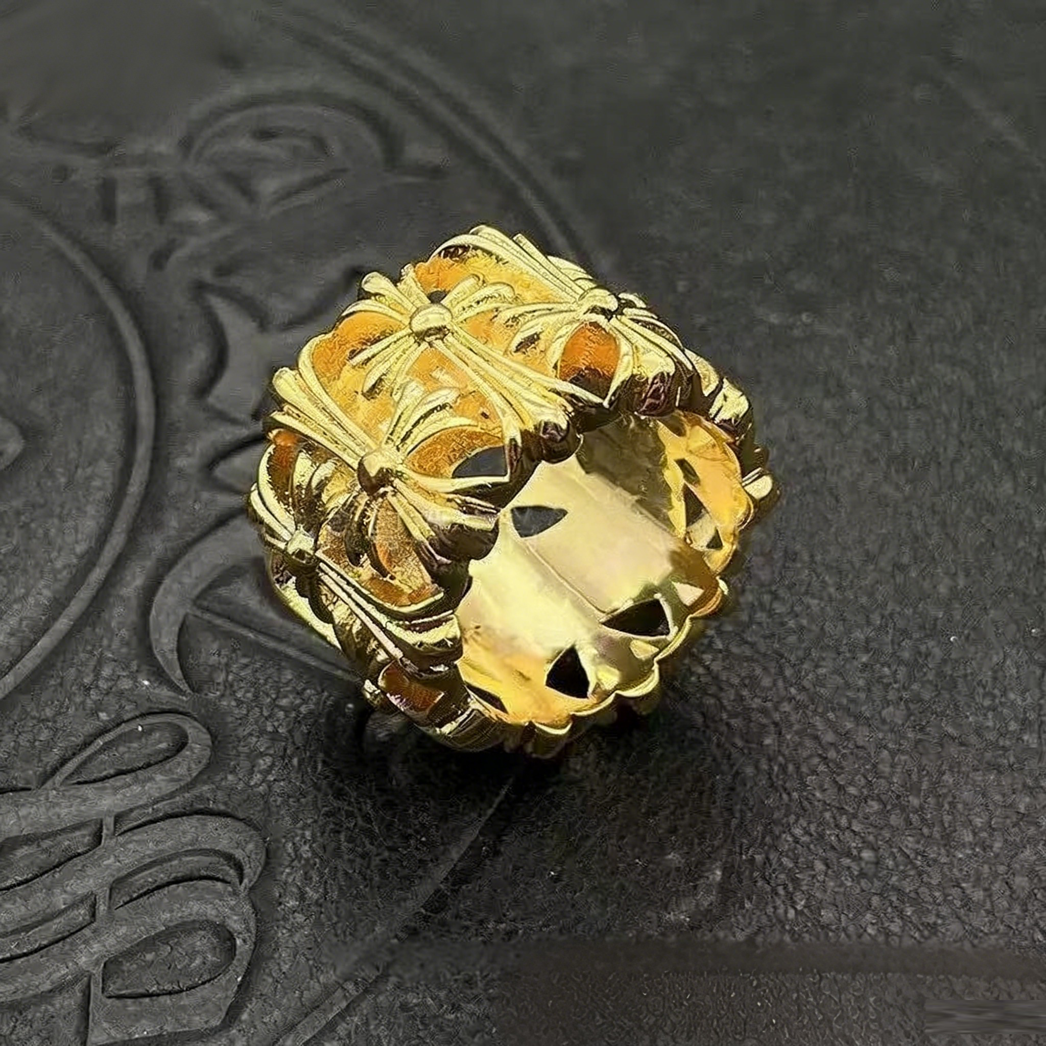Anillo de letra punk de cobre blanco