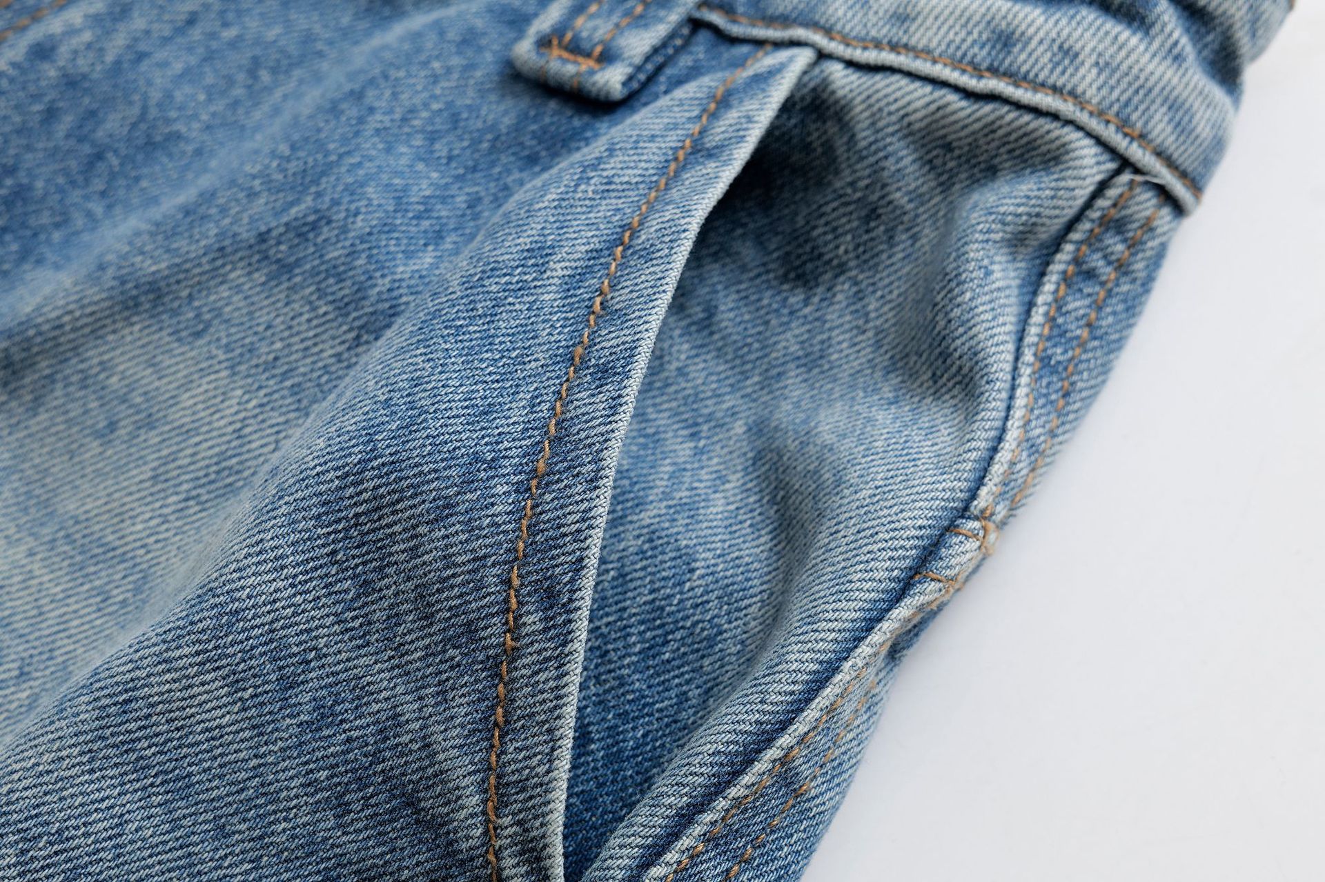 Pantalones de mezclilla de corte holgado y largo completo