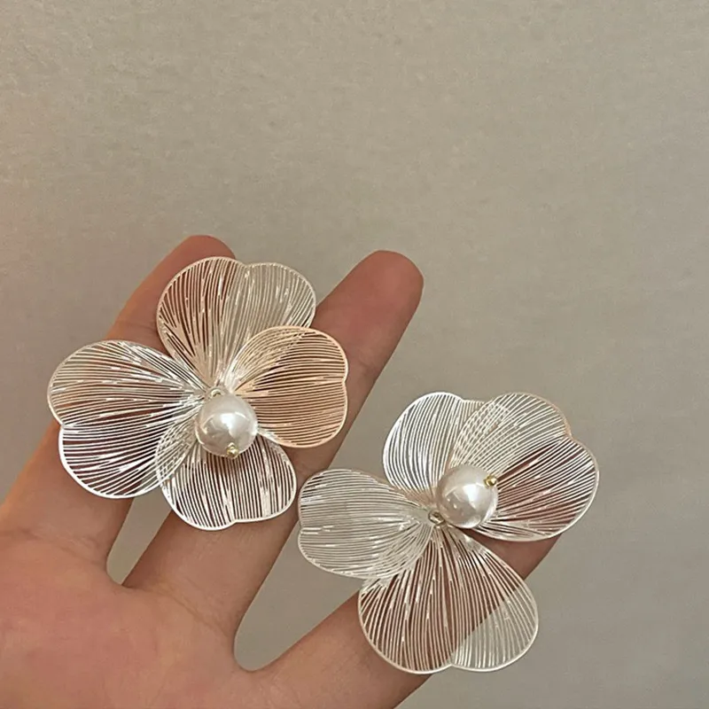 Aretes de cuentas florales de plata