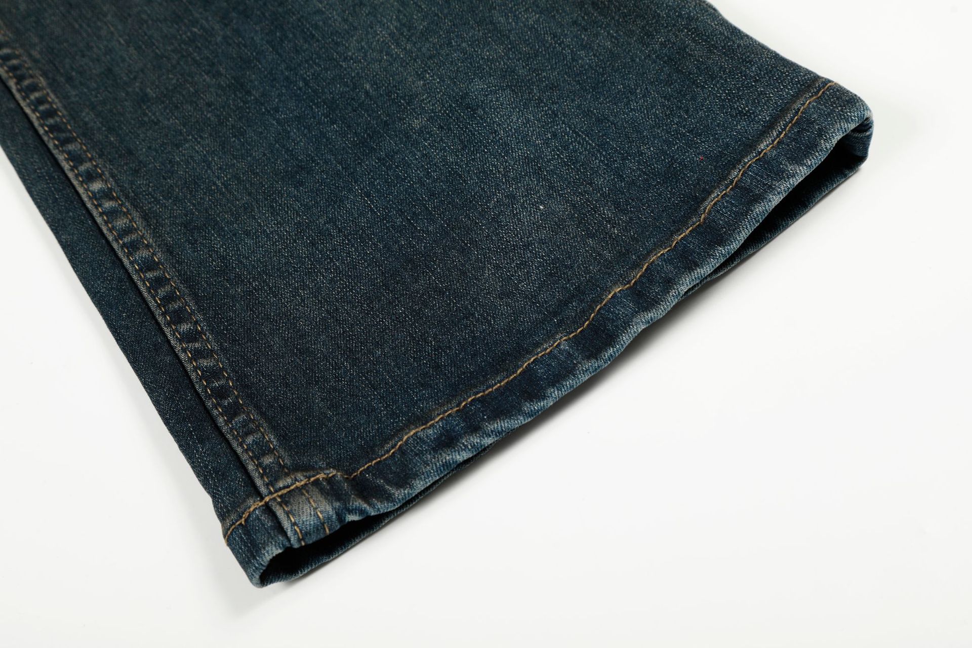 Urban Premium Pantalones acampanados ajustados con salpicaduras desgastadas