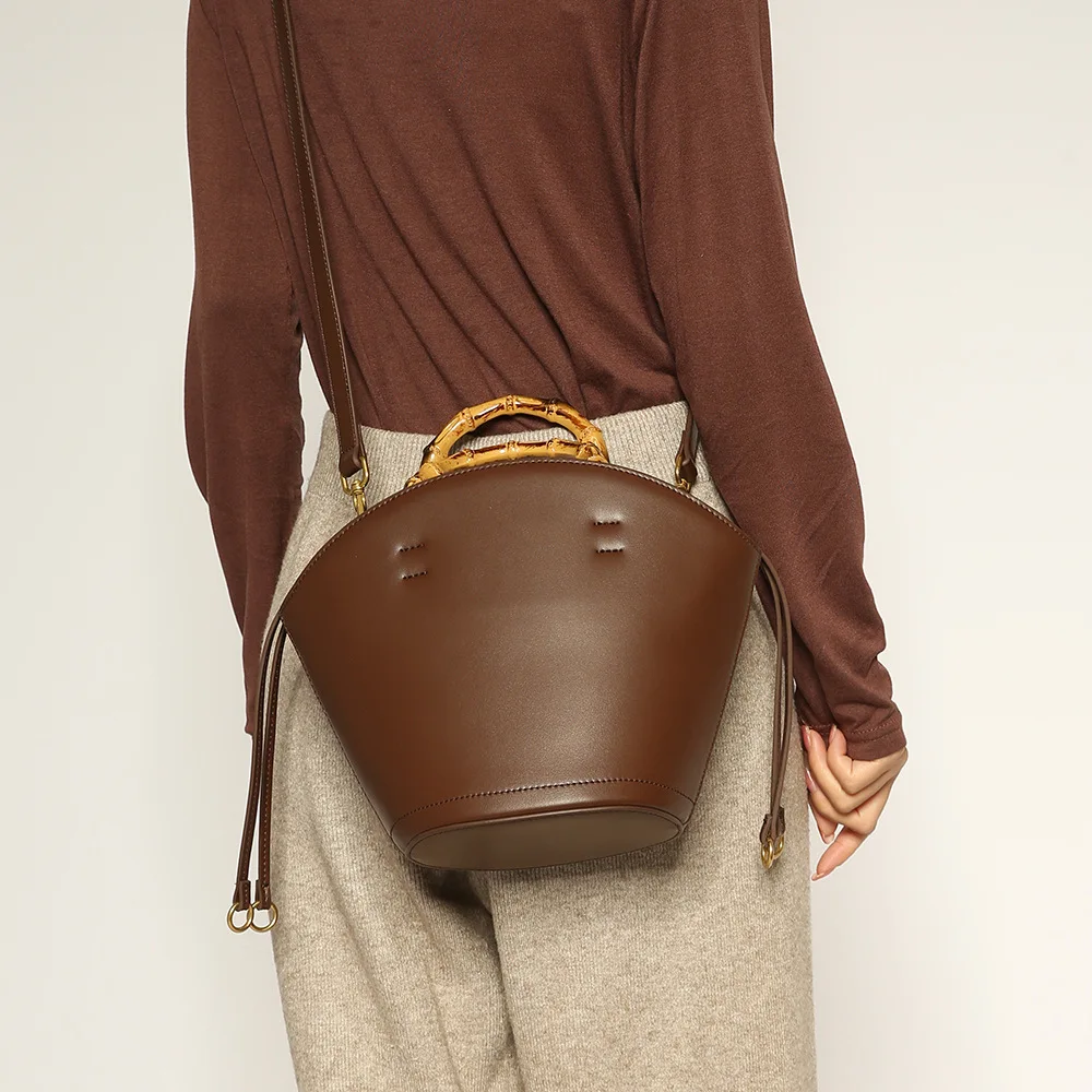 Bolso bandolera de mujer de mango de madera y cuerpo de barril de fibra Sufiber