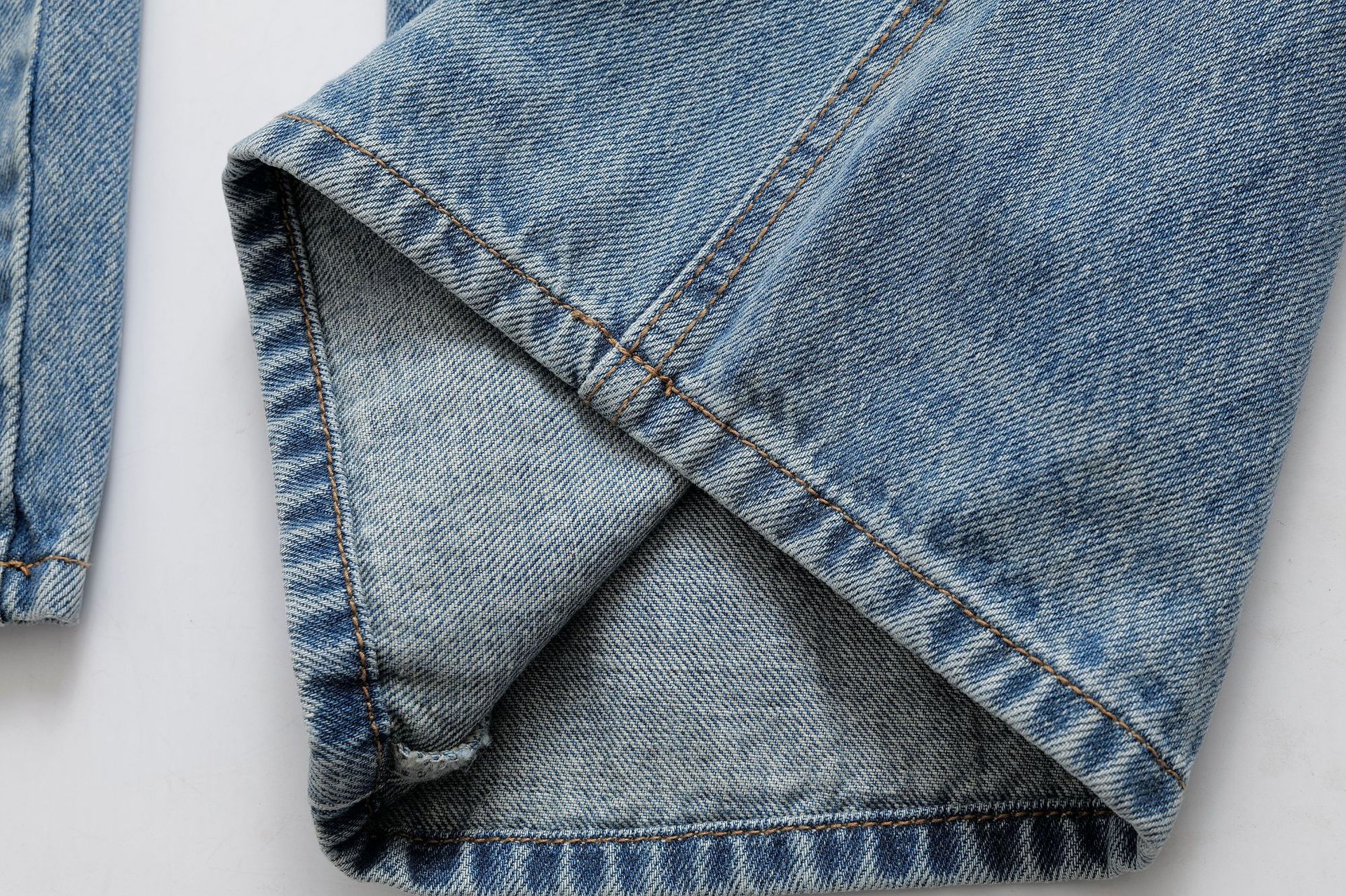 Pantalones de mezclilla de corte holgado y largo completo