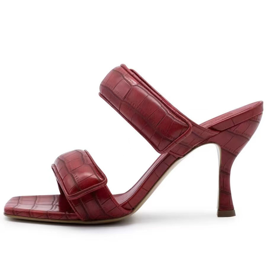 Stone patterned square toe irregular heel high heel slippers with a straight line and one foot kick