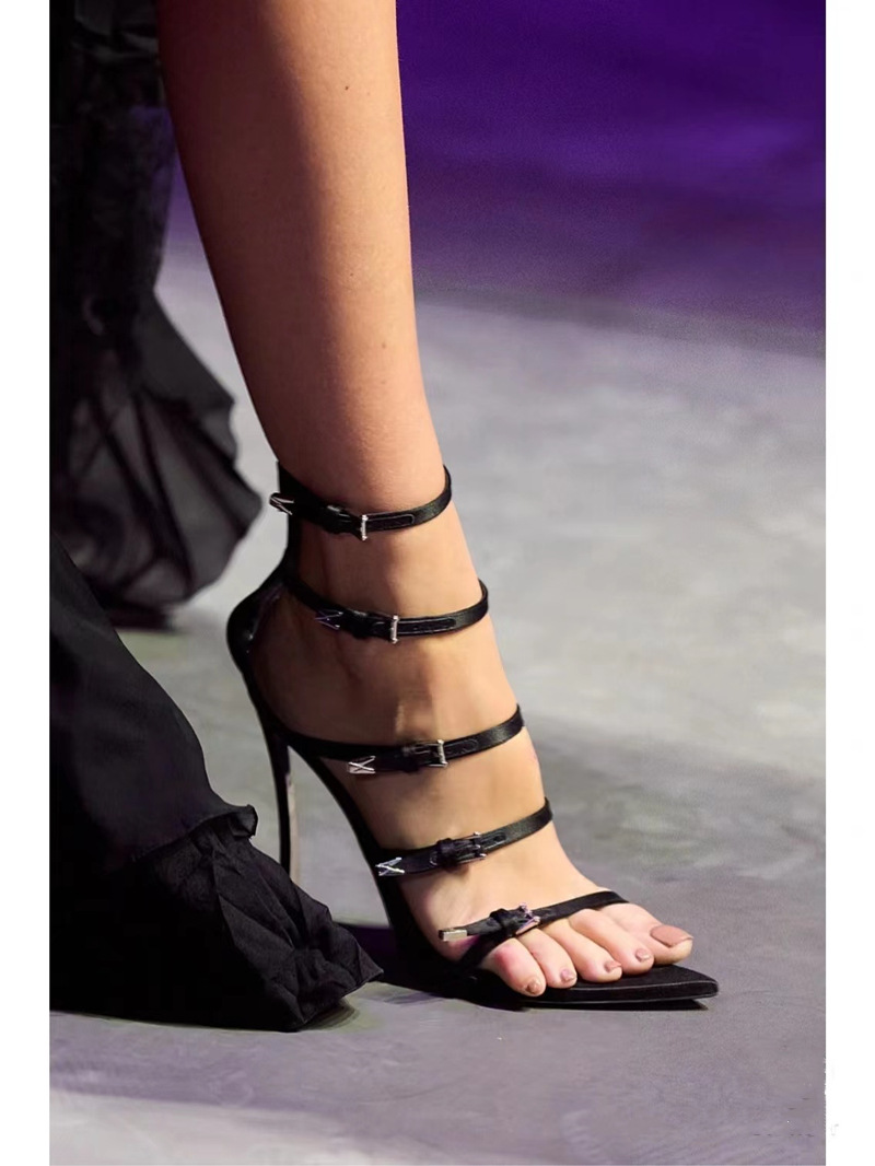 Sandalias de ajuste ancho de tacón stiletto para mujer con punta almendra y tiras