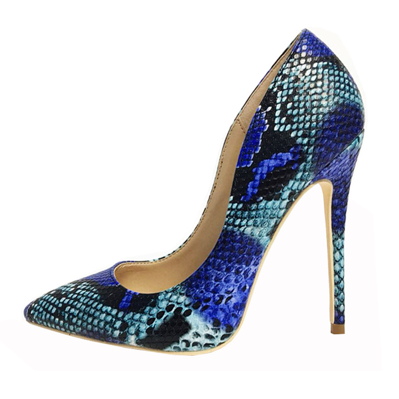 Glamorosos stilettos de punta cónica en cobalto