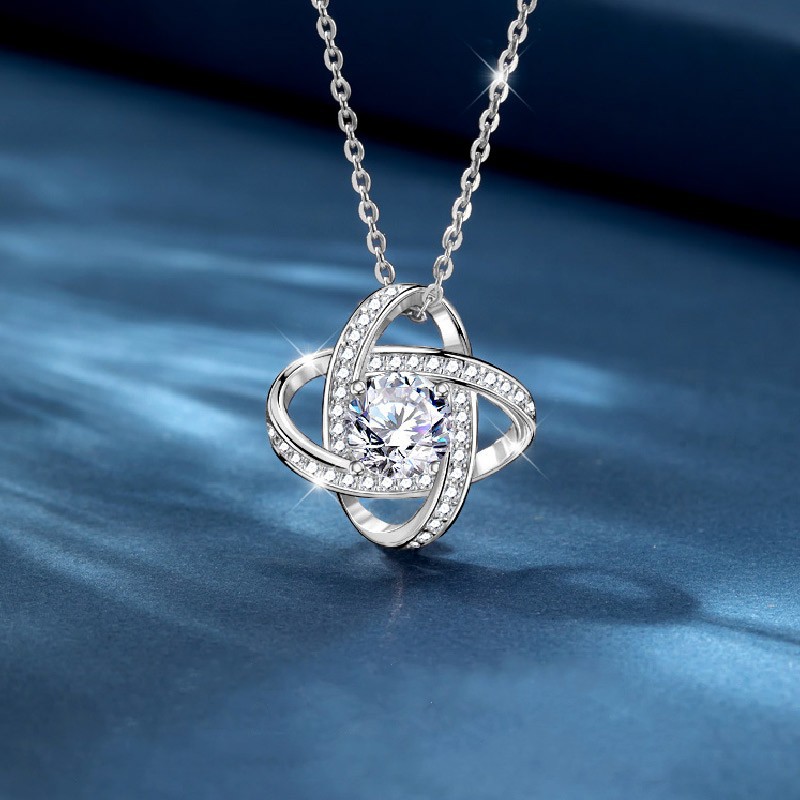 Collar pavé de trébol de cuatro hojas de la suerte