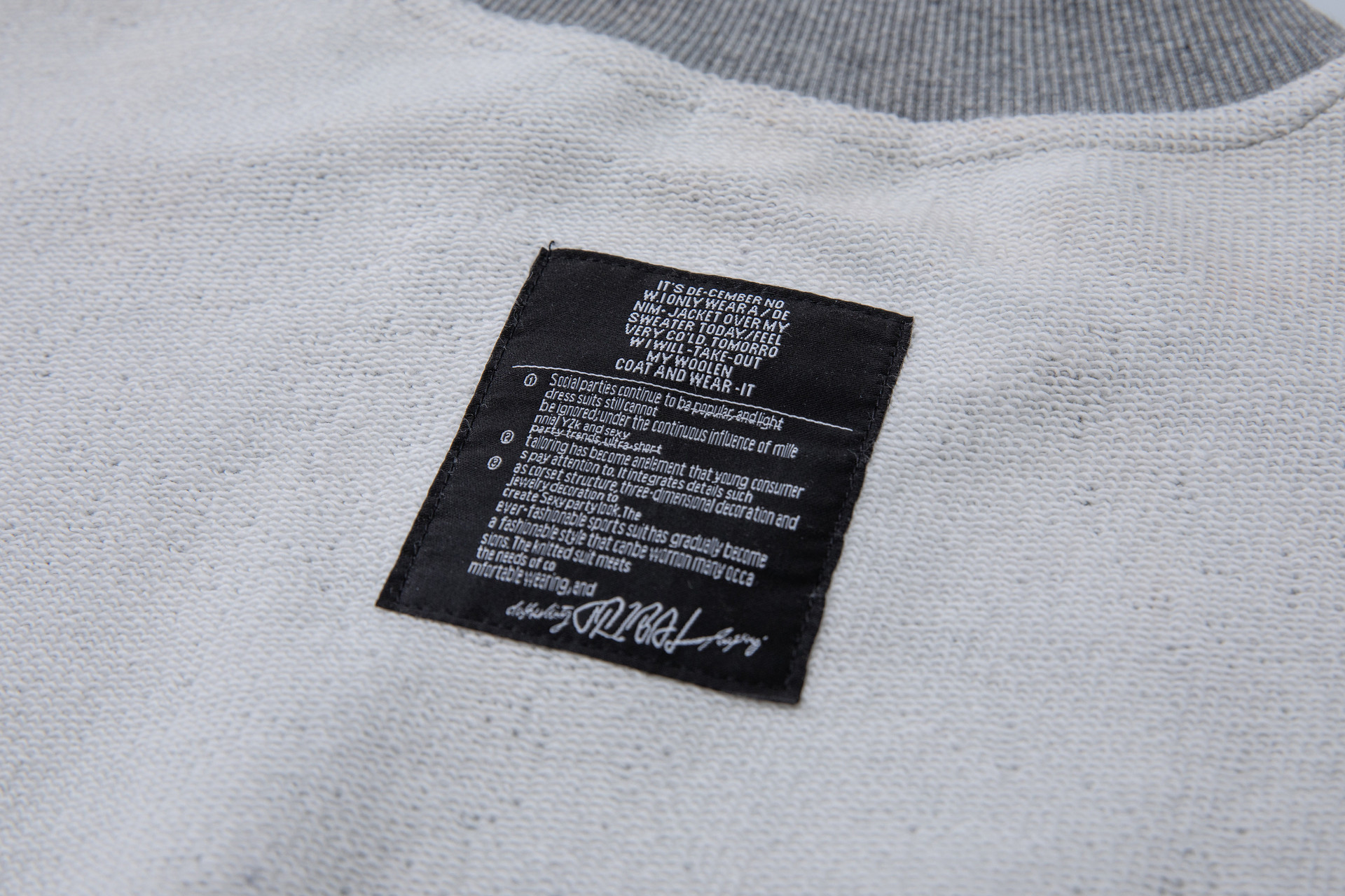 Sudadera con capucha oversize de mezcla de algodón con gráfico invertido y paneles de contraste