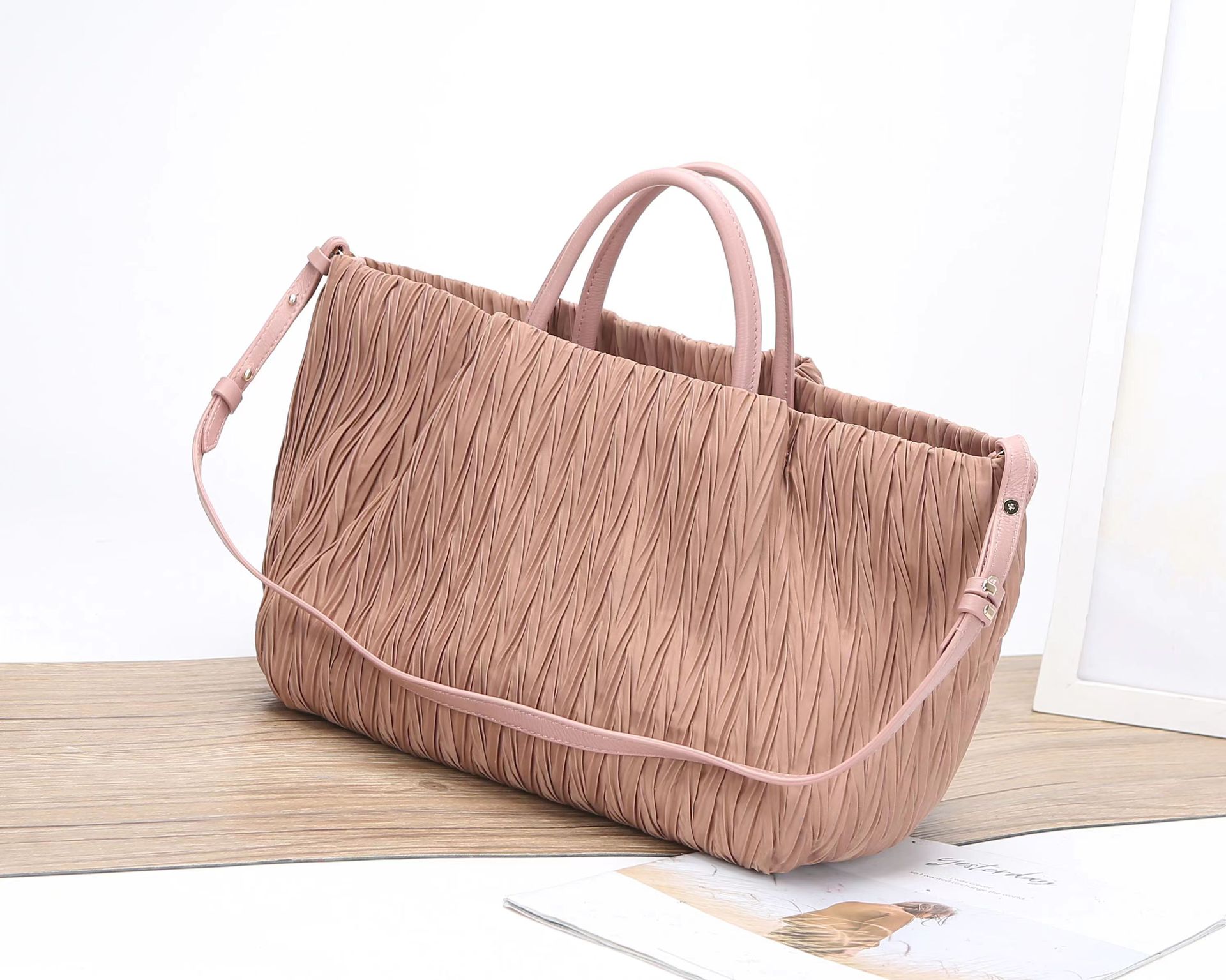 Bolso tote de nailon oversize para mujeres