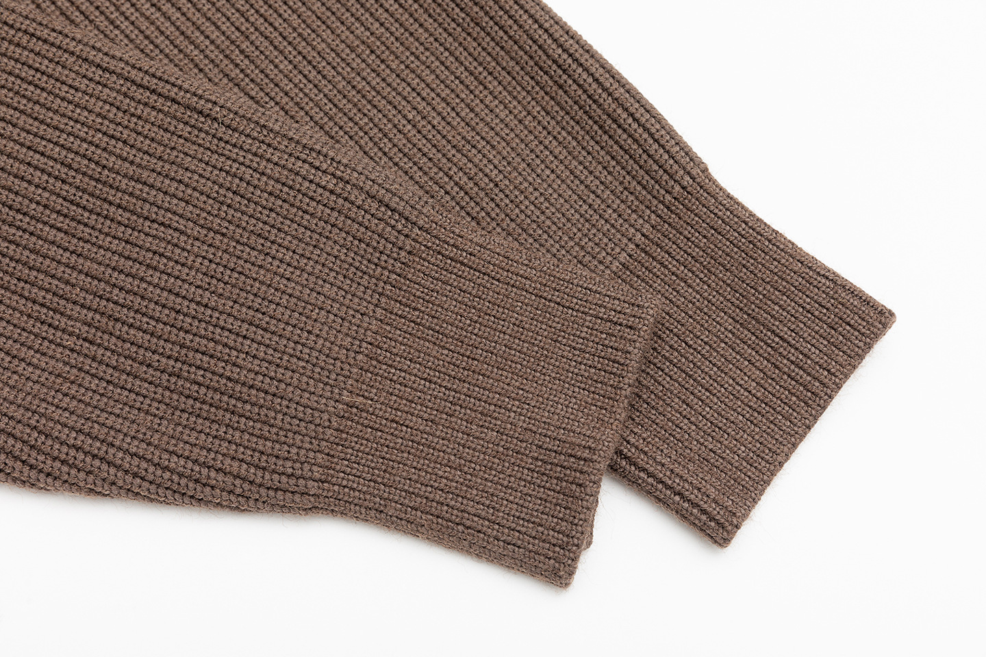 Suéter unisex de ajuste holgado con manga larga y cuello embudo