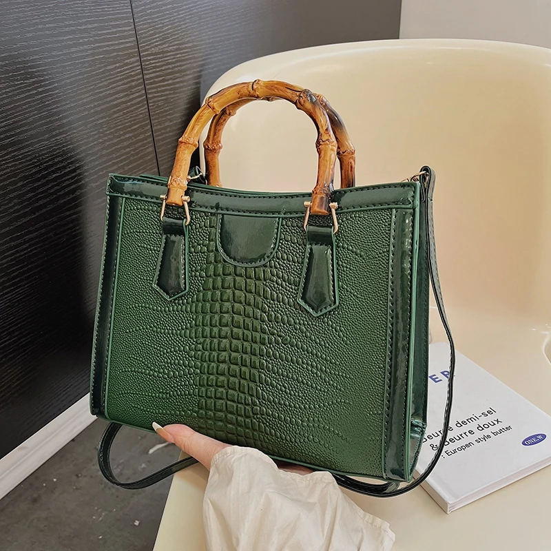 Bolso carryall de mujer de poliuretano con estampado de cocodrilo