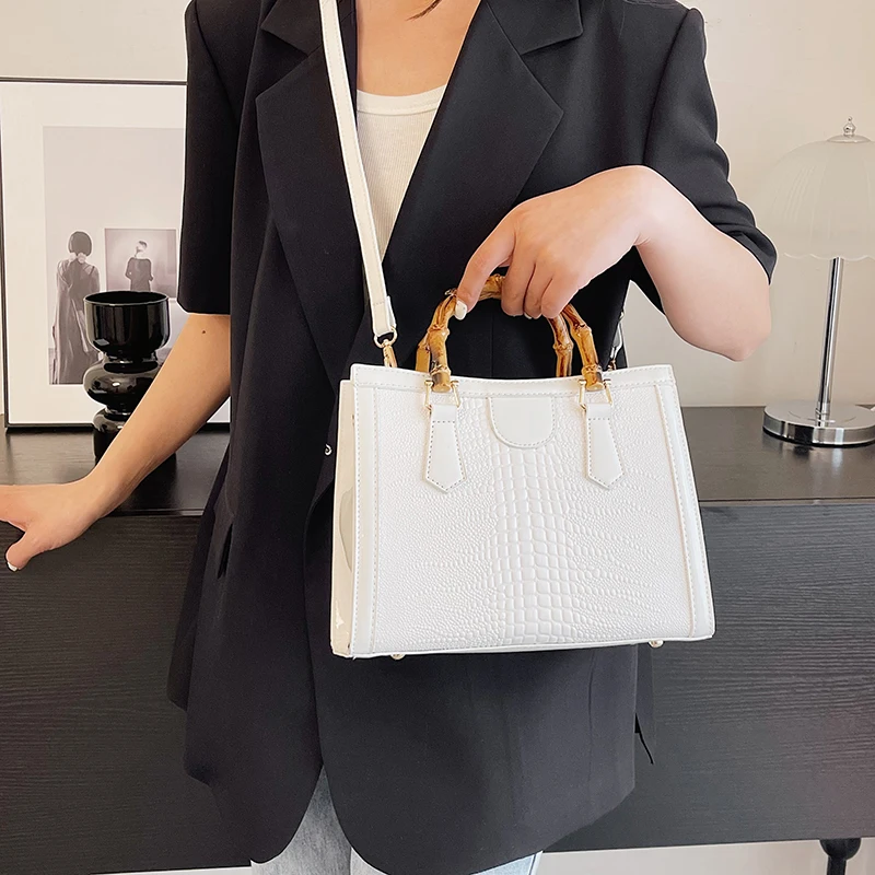 Bolso carryall de mujer de poliuretano con estampado de cocodrilo