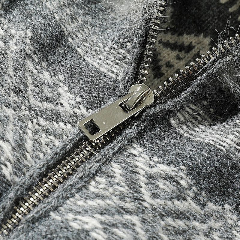 Abrigo oversize de punto jacquard con ribete de pelo a juego