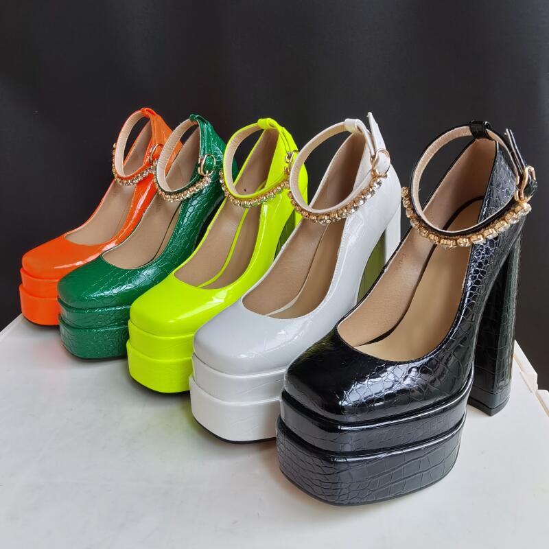 Tacones gruesos para señoras con cristales y estampado de reptil en verde oliva oscuro