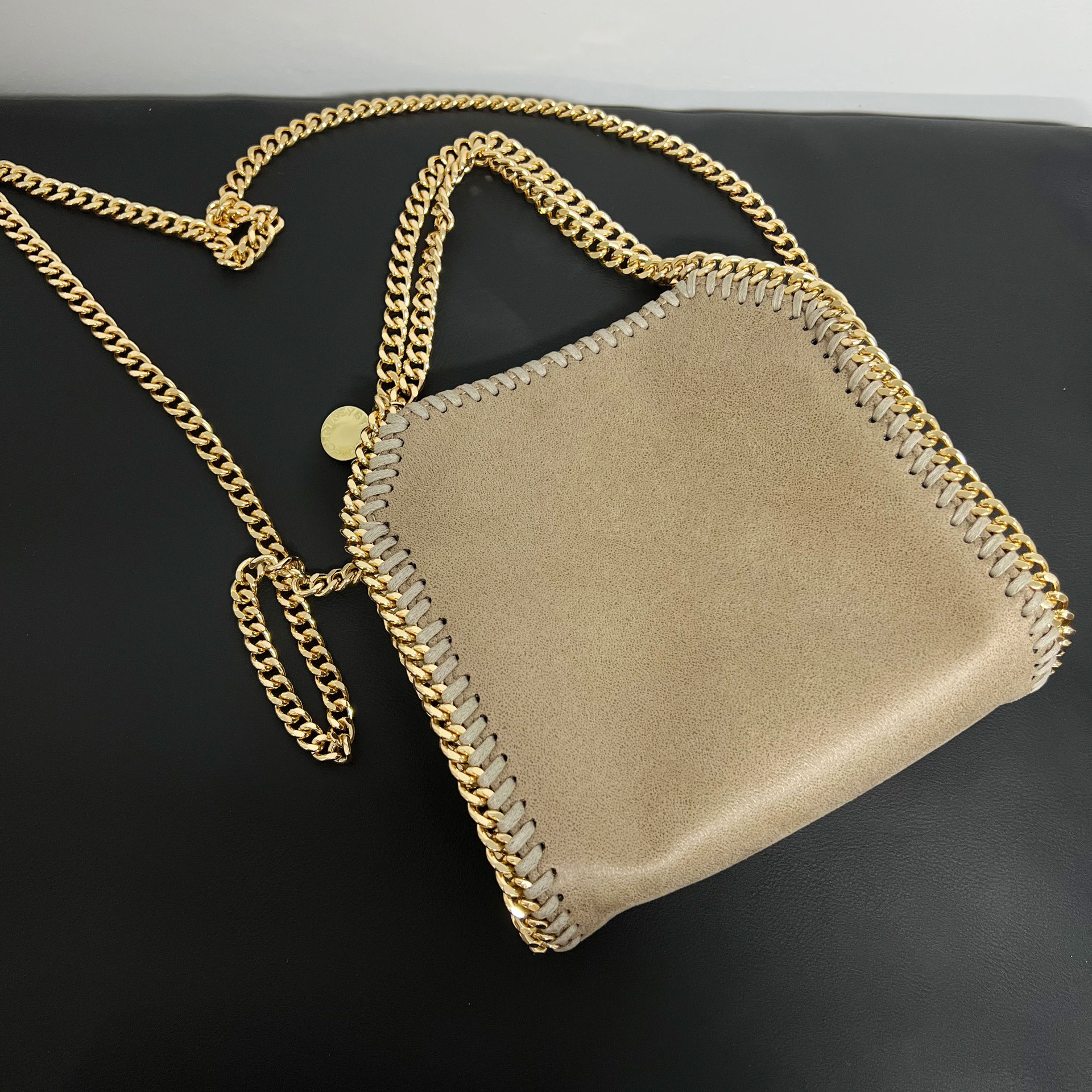 Bolso satchel para mujer con costura de diamante y eslabón