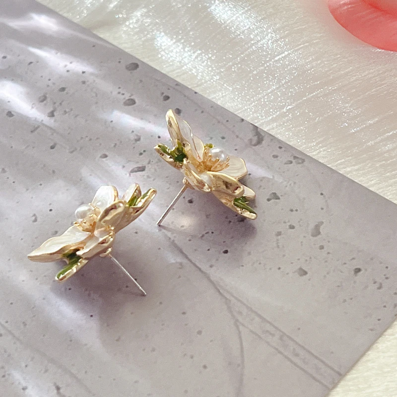 Aretes florales retro de cuentas falsas para mujer