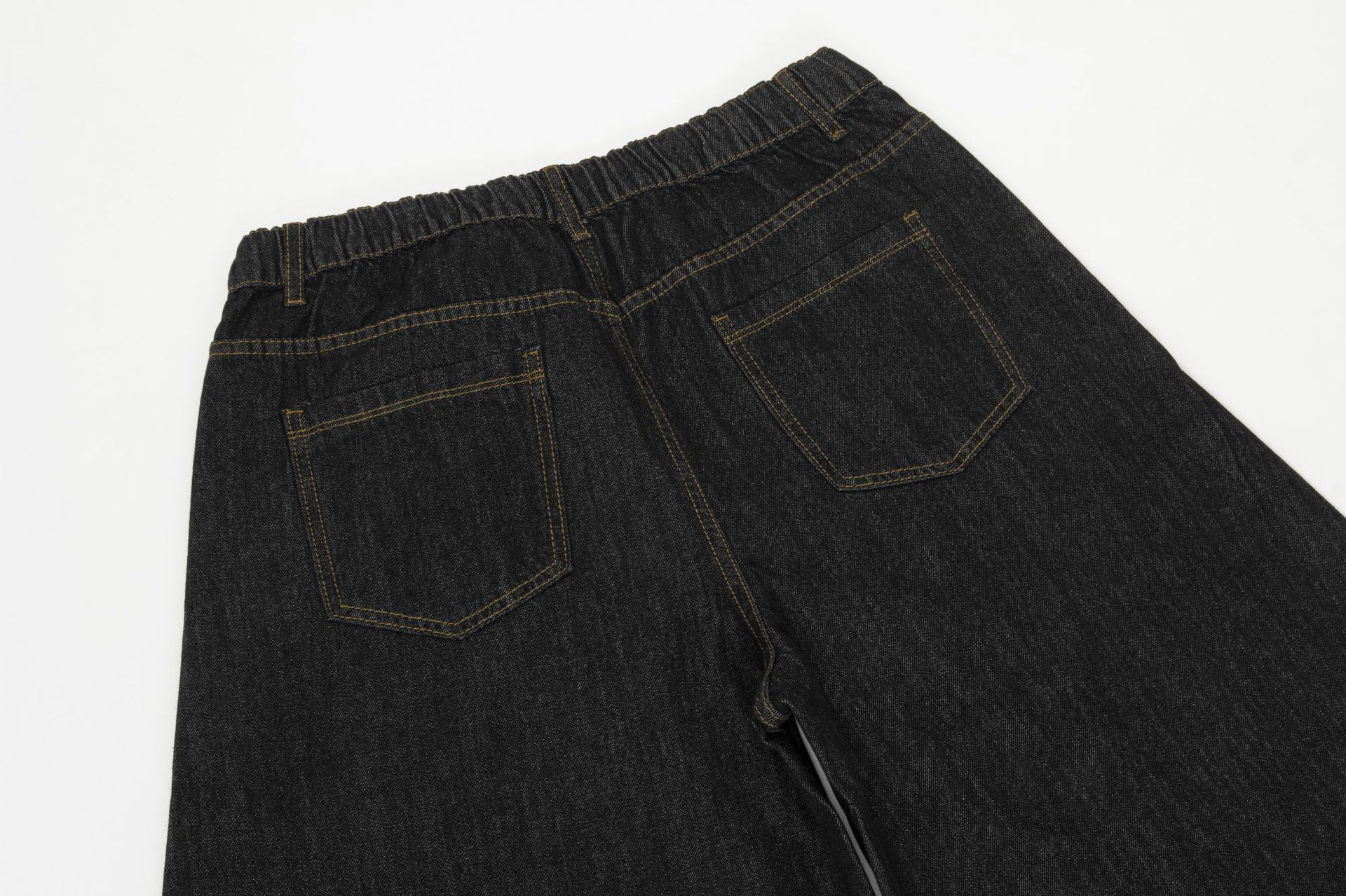 Vaqueros urbanos oversize sin lavar y desgastados