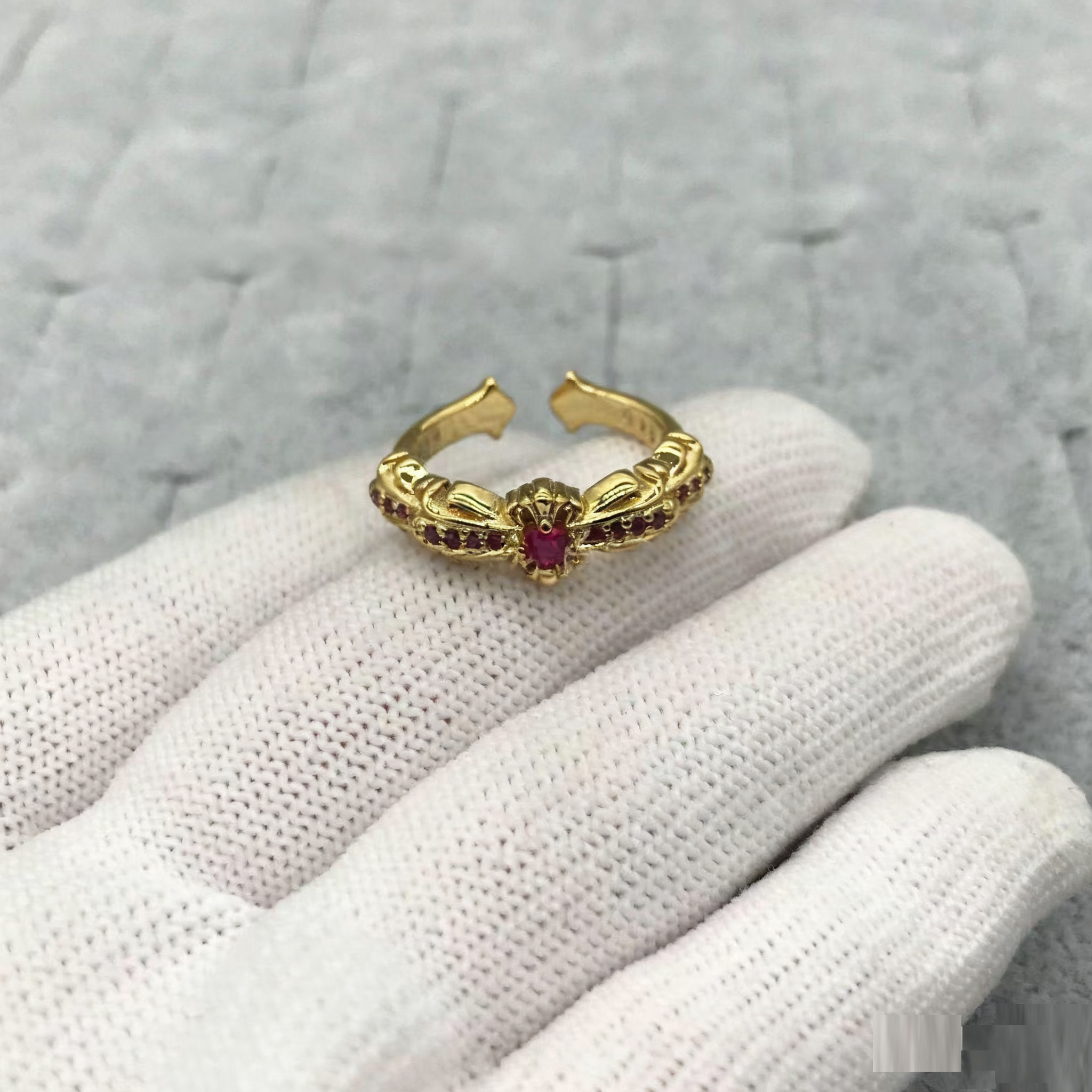 Anillo de letra punk de cobre blanco
