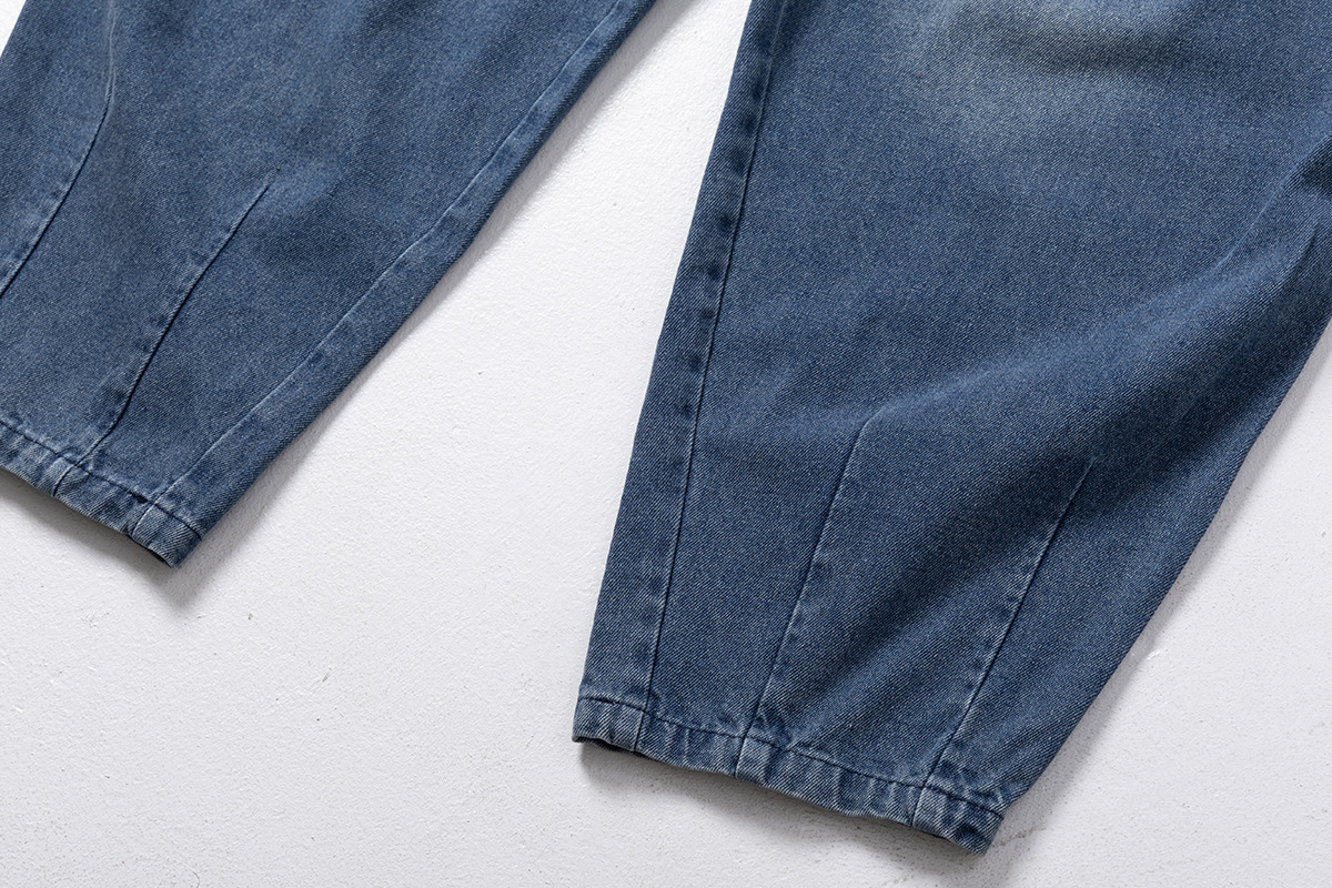 Jeans de mezclilla desgastada de corte relajado