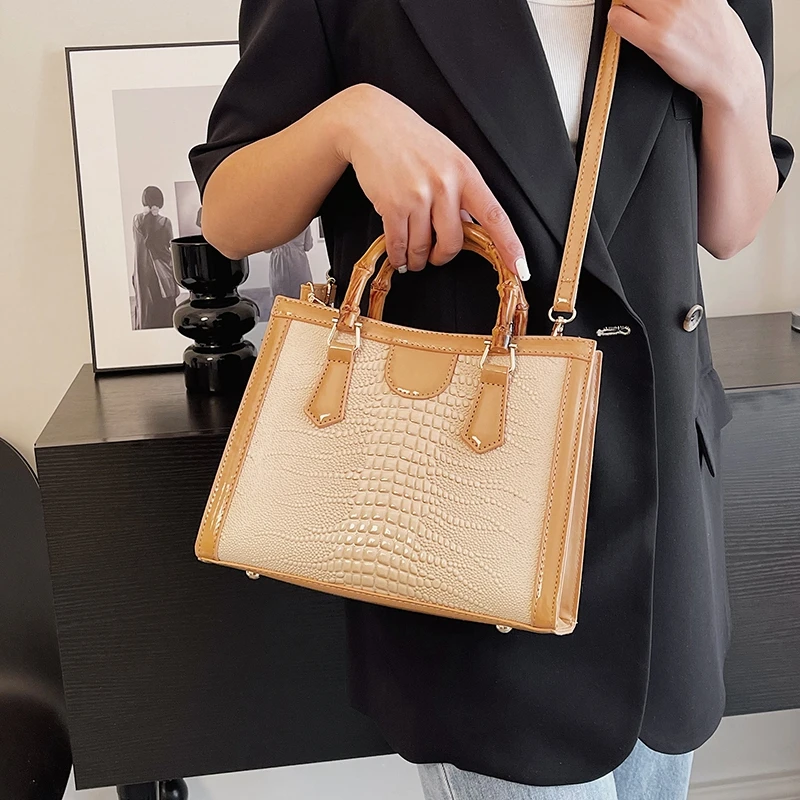 Bolso carryall de mujer de poliuretano con estampado de cocodrilo