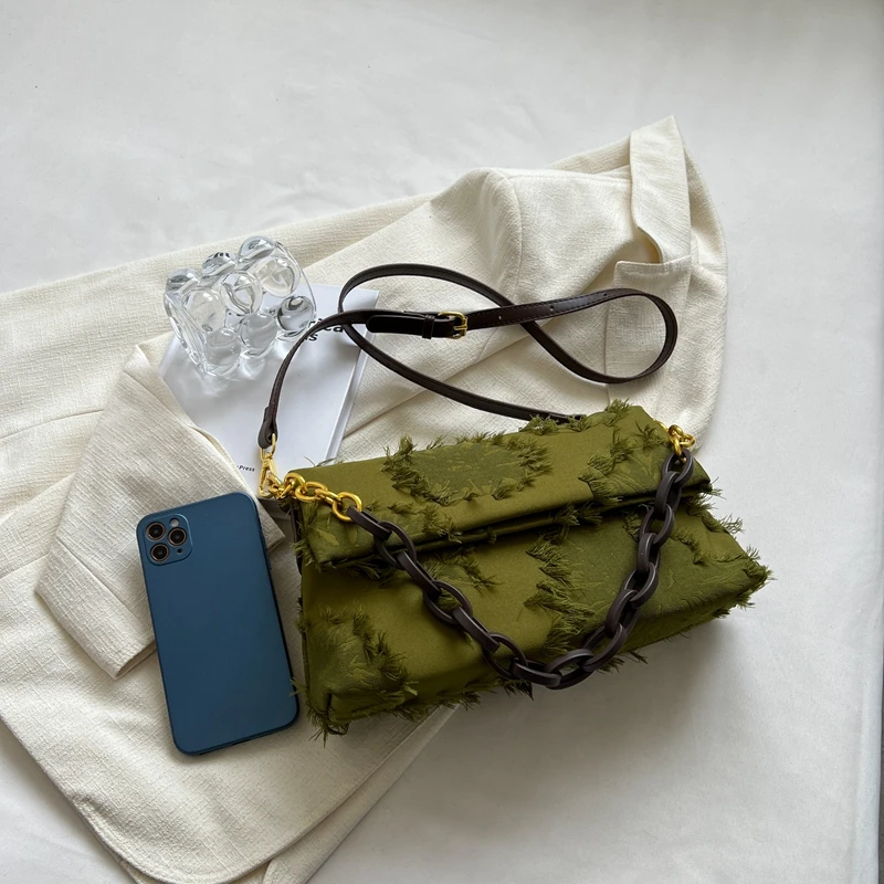 Cartera con eslabones baguette