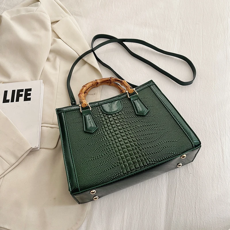 Bolso carryall de mujer de poliuretano con estampado de cocodrilo