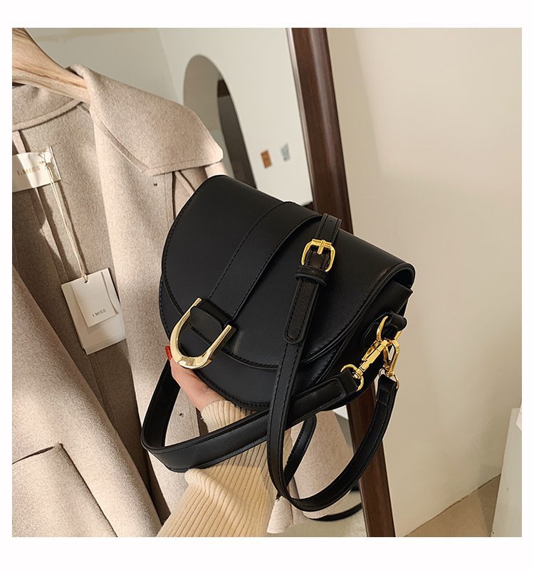 Mini bolso bandolera curvo de poliuretano
