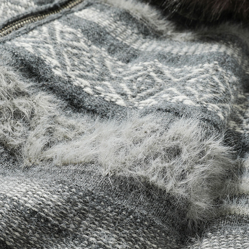 Abrigo oversize de punto jacquard con ribete de pelo a juego