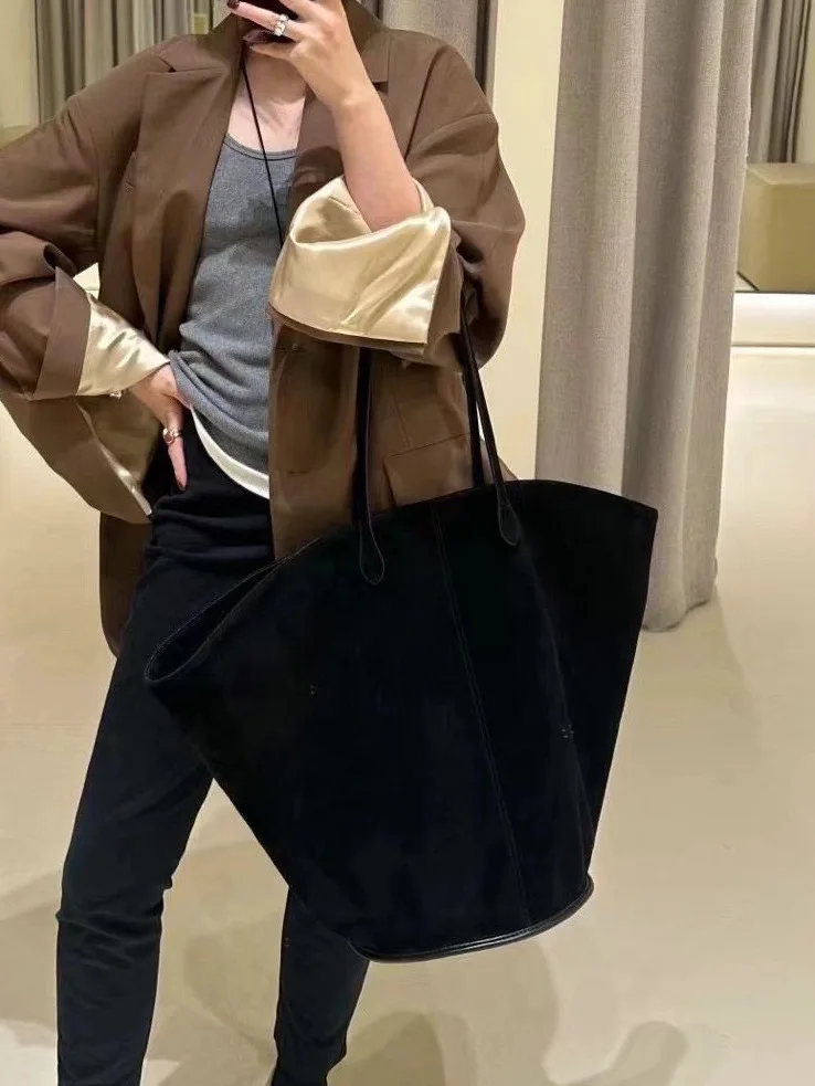 Espacioso bolso carryall de poliuretano mate