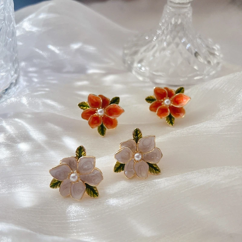 Aretes florales retro de cuentas falsas para mujer