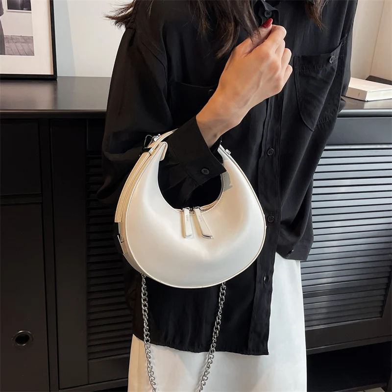 Mini bolso hobo metálico para mujer con correa de eslabones
